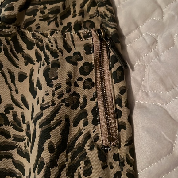 Democracy Leopard print skinny jeans.. - Picture 4 of 5